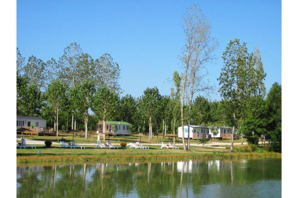Camping Aubigny-Les Clouzeaux Aubigny  Exterior photo